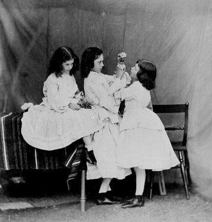 Liddell,_Edith,_Lorina_&_Alice
